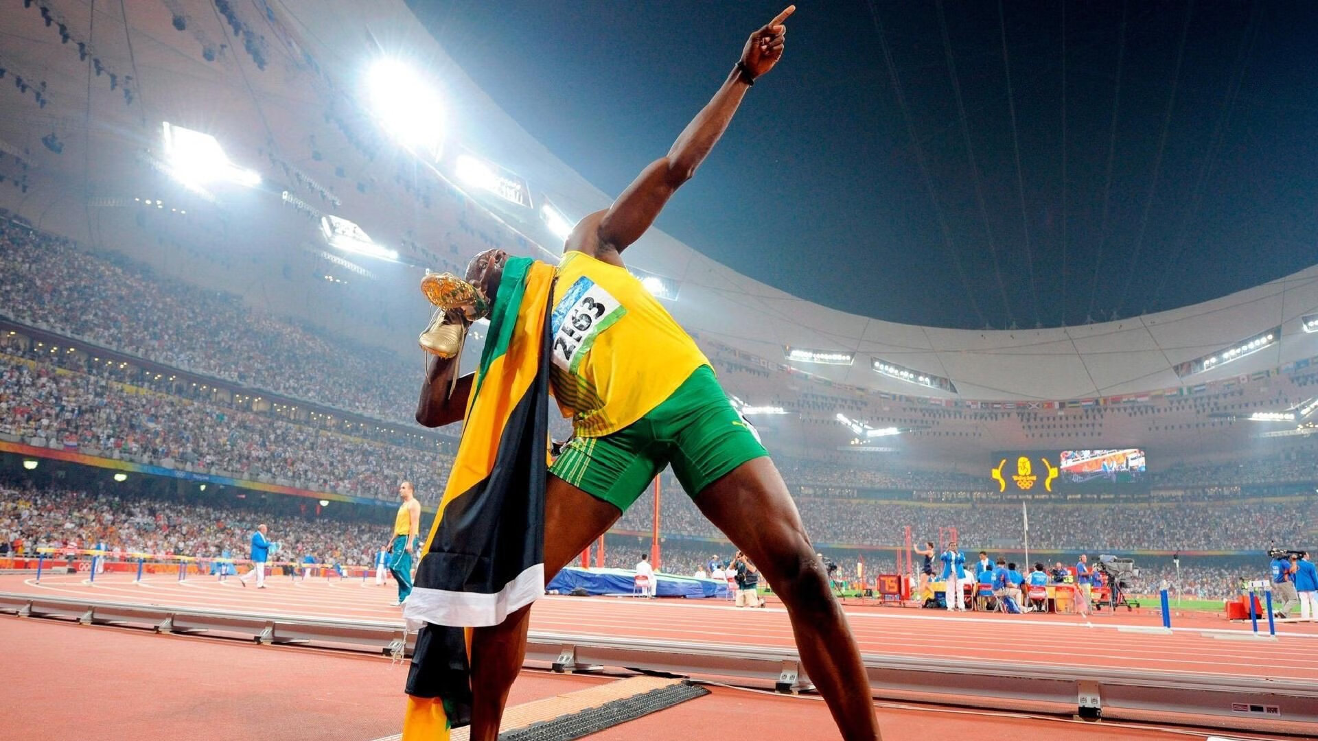 “羽毛球挑战：简阳文体中心赛场精英选手争夺世界之巅”