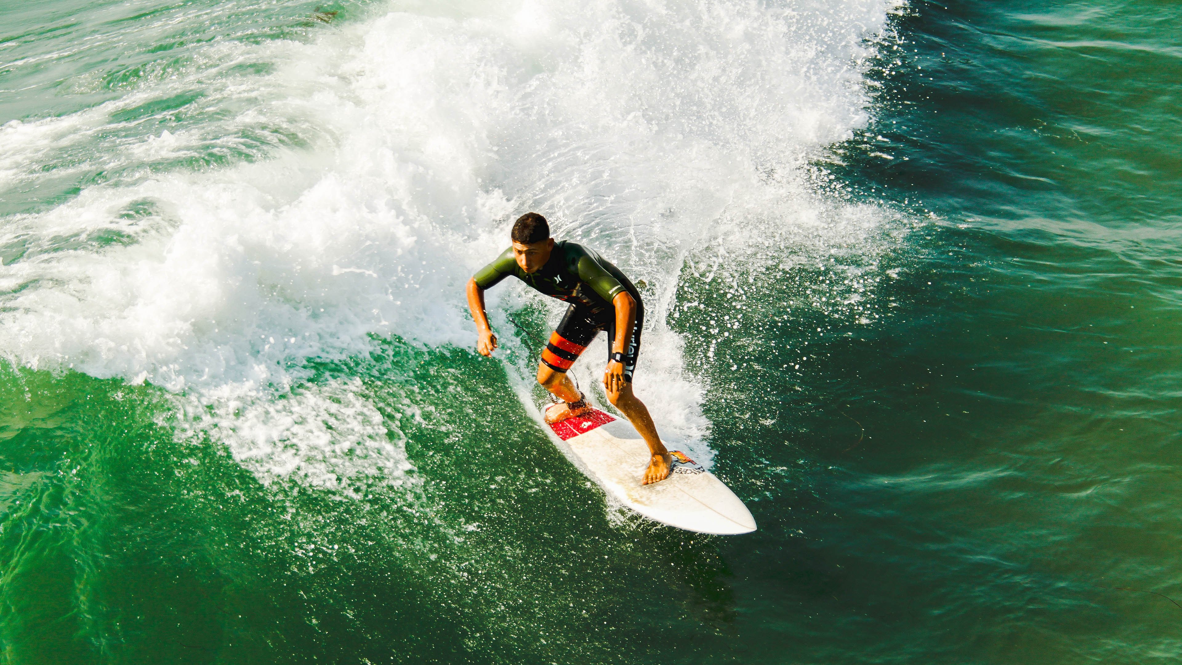 德甲冠军之争：拜仁连续追赶，在关键战中取胜，拜仁豪夺德甲九连冠